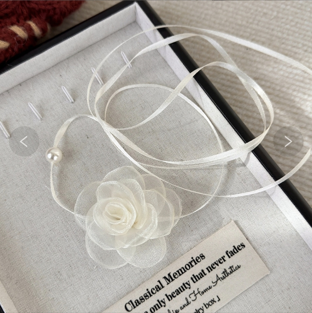 Elegant Mesh Floral Choker